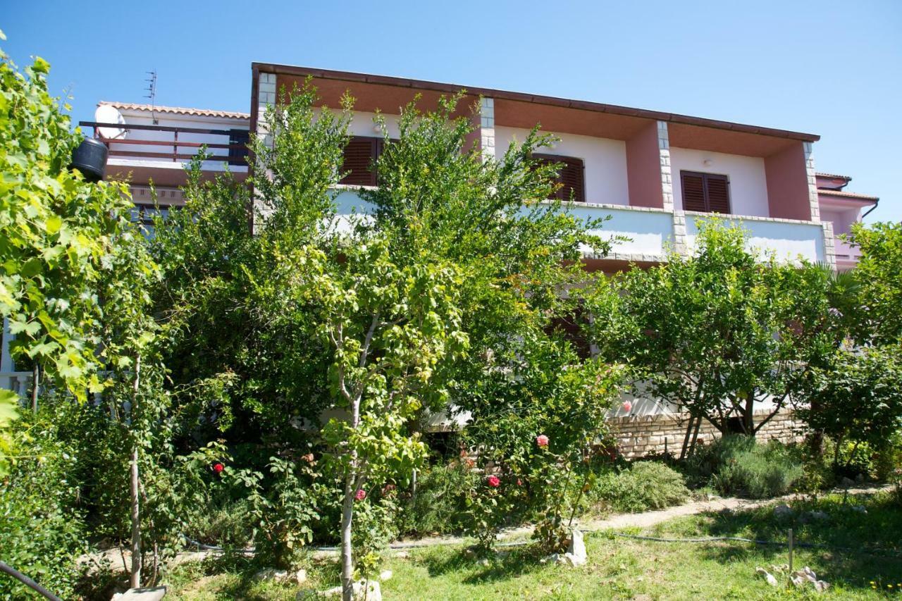 Apartments Slavica Раб Екстер'єр фото