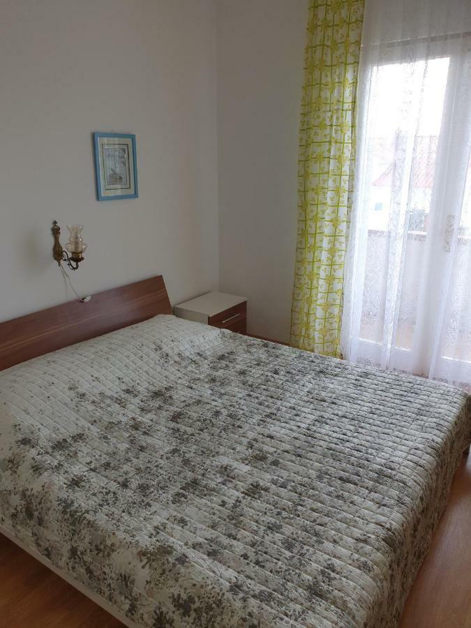 Apartments Slavica Раб Екстер'єр фото
