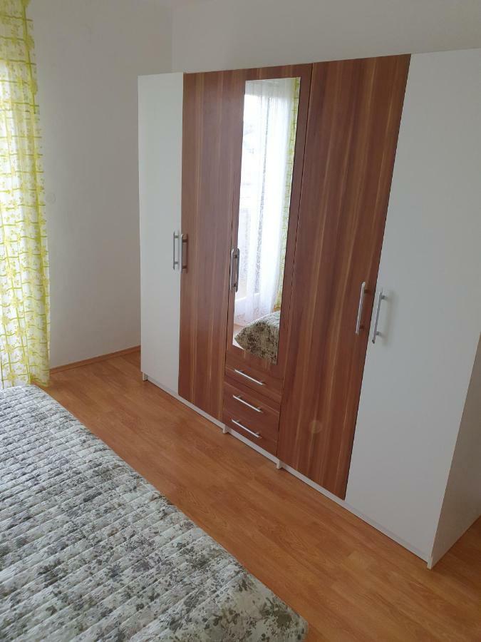 Apartments Slavica Раб Екстер'єр фото