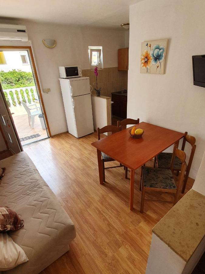 Apartments Slavica Раб Екстер'єр фото