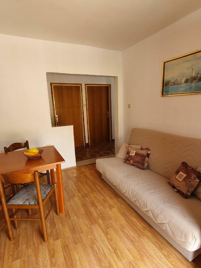 Apartments Slavica Раб Екстер'єр фото