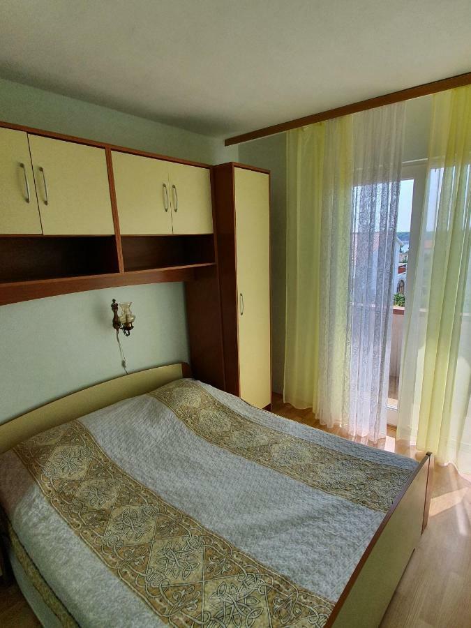 Apartments Slavica Раб Екстер'єр фото